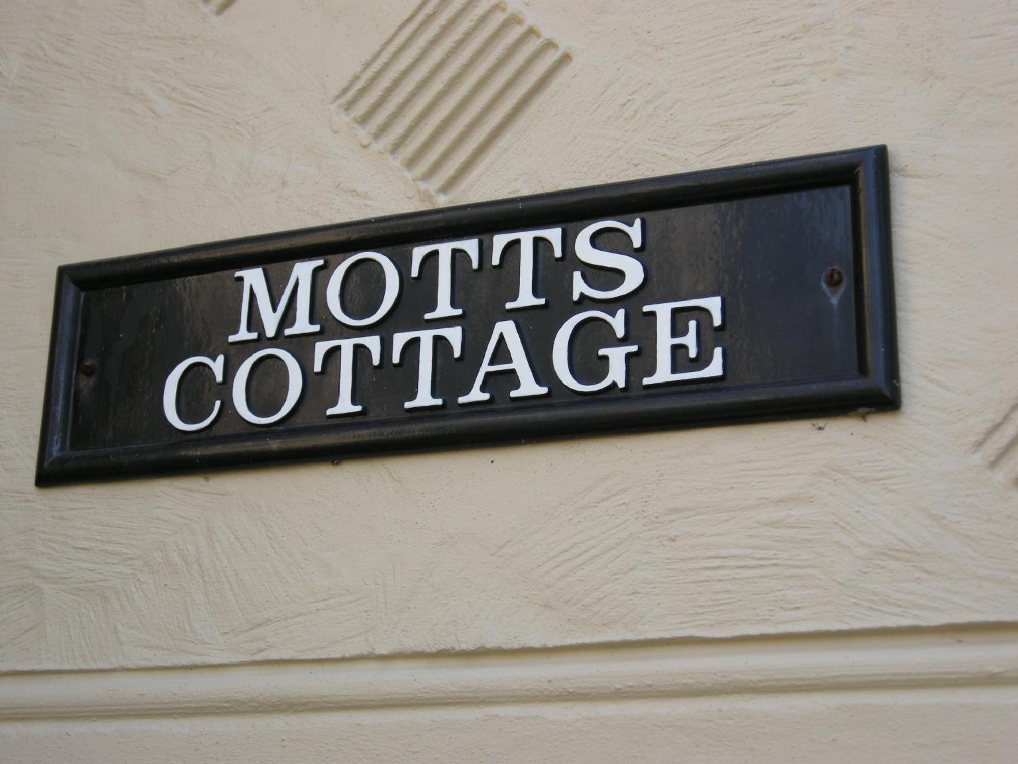 Motts Bed & Breakfast Грейт Дънмоу Екстериор снимка